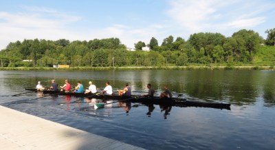 Students rowing at Dartmouth