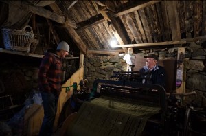 Weaving Harris Tweed