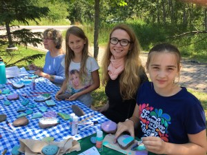Pavla and girls painting rocks