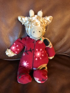 Giraffie in jammies